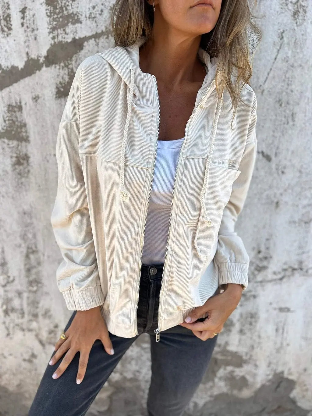 Chaqueta informal de pana con capucha