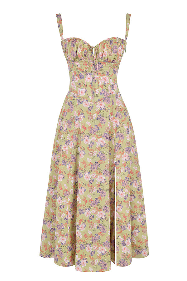 Vestido floral que marca la cintura