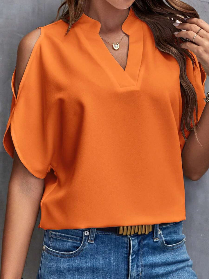 Blusa con cuello en V y mangas cortas acampanadas