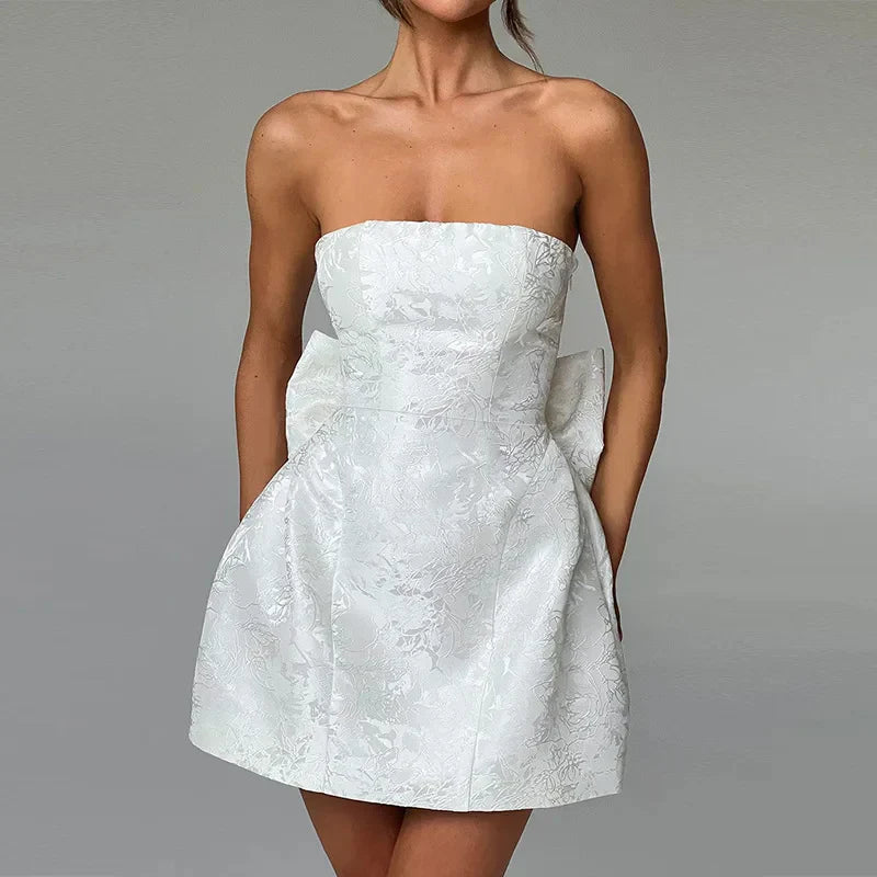 LuxeCharm – Elegante vestido de noche con cuello halter