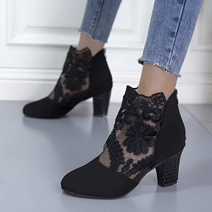Zapatos de tacón alto con diseño de encaje bordado