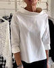 Top informal con solapas anchas y cuello de tortuga a media altura para un look elegante