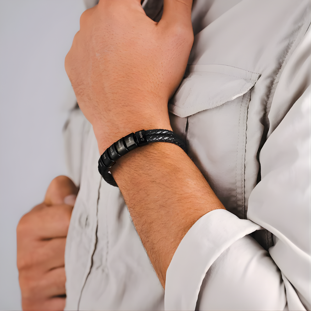 Pulsera Negra para Hombre con Bolas Grabadas
