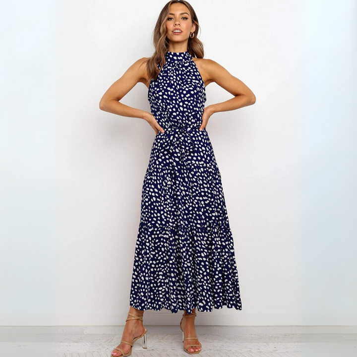 Vestido midi ajustado y acampanado con lunares, detalle del acabado