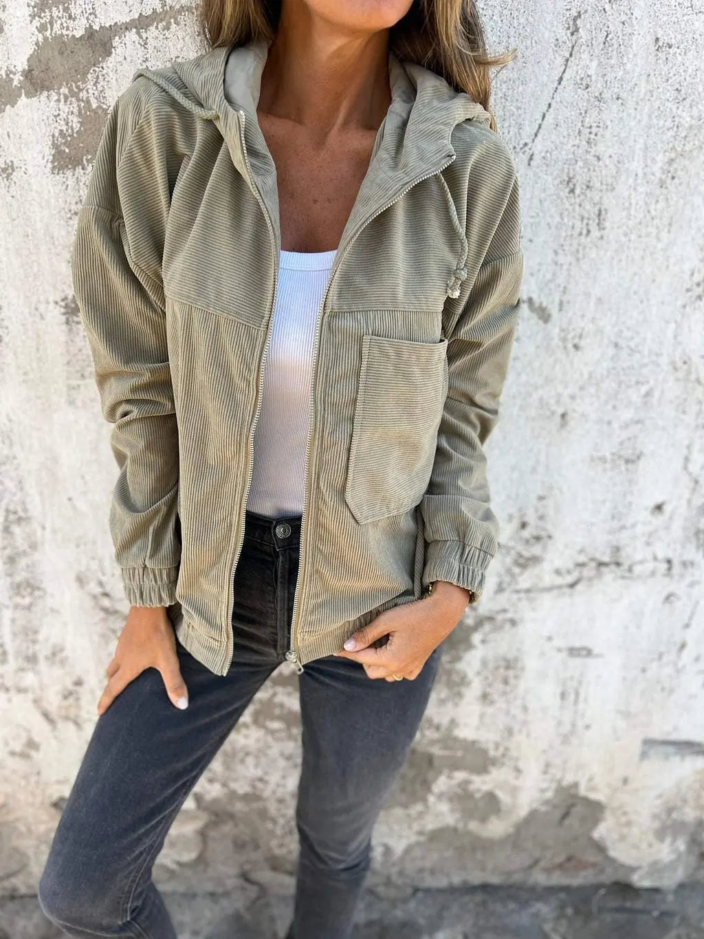 Chaqueta informal de pana con capucha