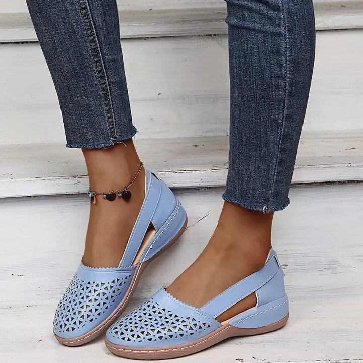 Sandalias de cuña sin cordones.