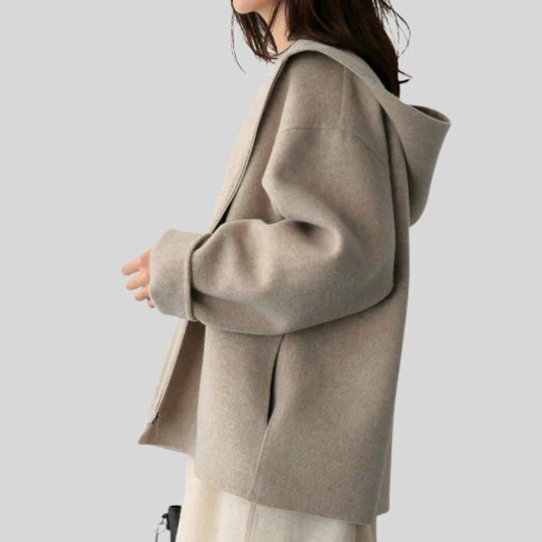 Chaqueta con Capucha de Mujeres con Diseño Funcional