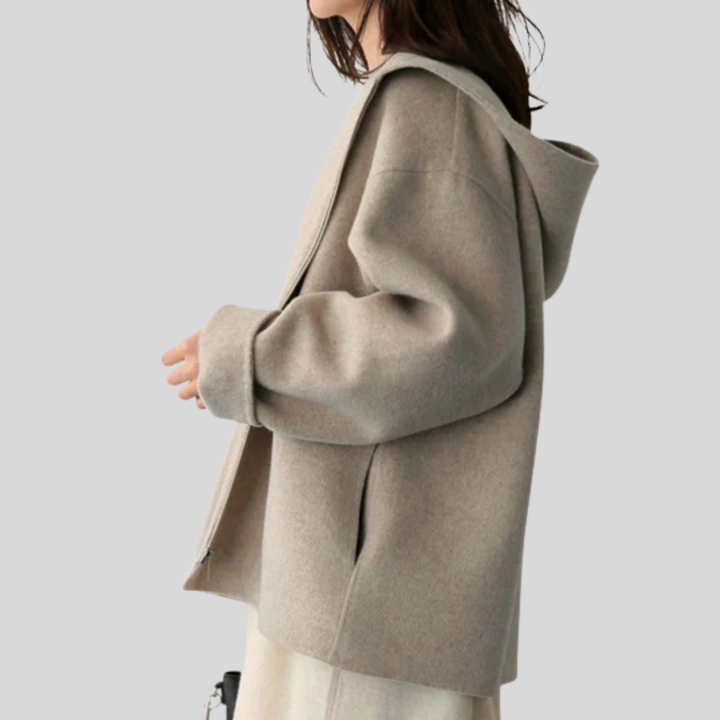 Chaqueta con Capucha de Mujeres con Diseño Funcional