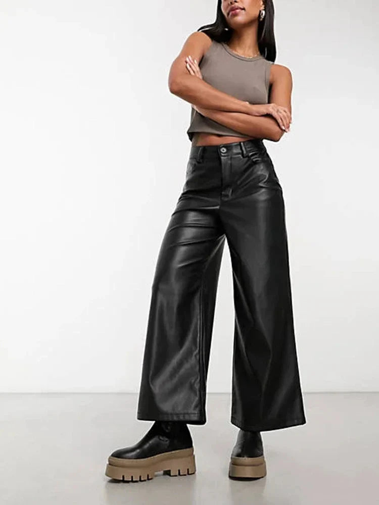 Pantalones de cuero de cintura alta para mujer de SleekEdge