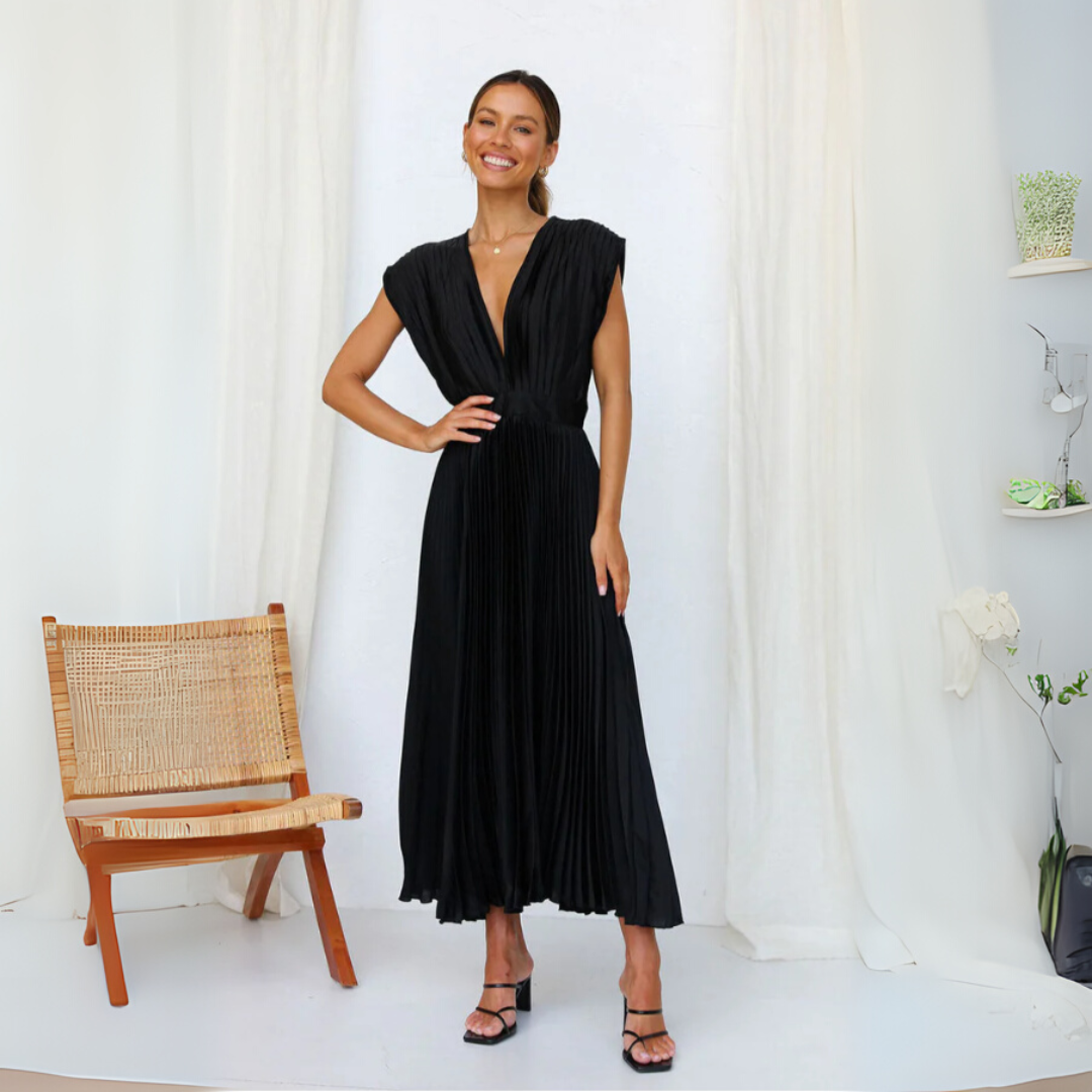 Vestido largo con pliegues y cuello en V
