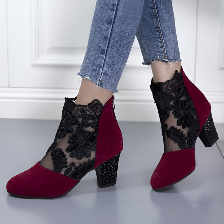 Zapatos de tacón alto con diseño de encaje bordado