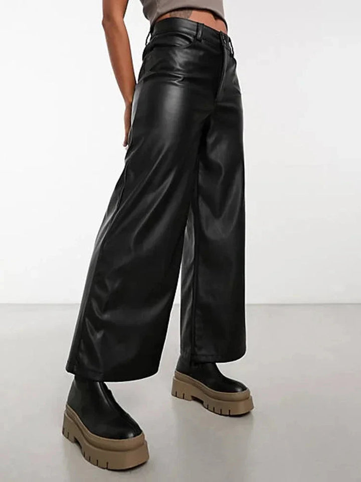 Pantalones de cuero de cintura alta para mujer de SleekEdge