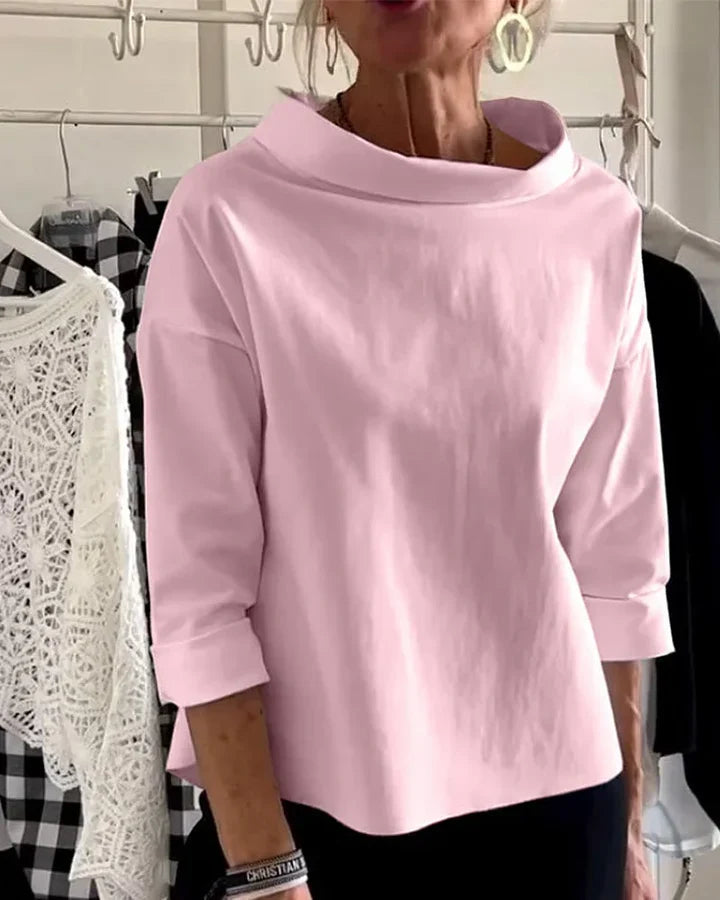 Top informal con solapas anchas y cuello de tortuga a media altura para un look elegante
