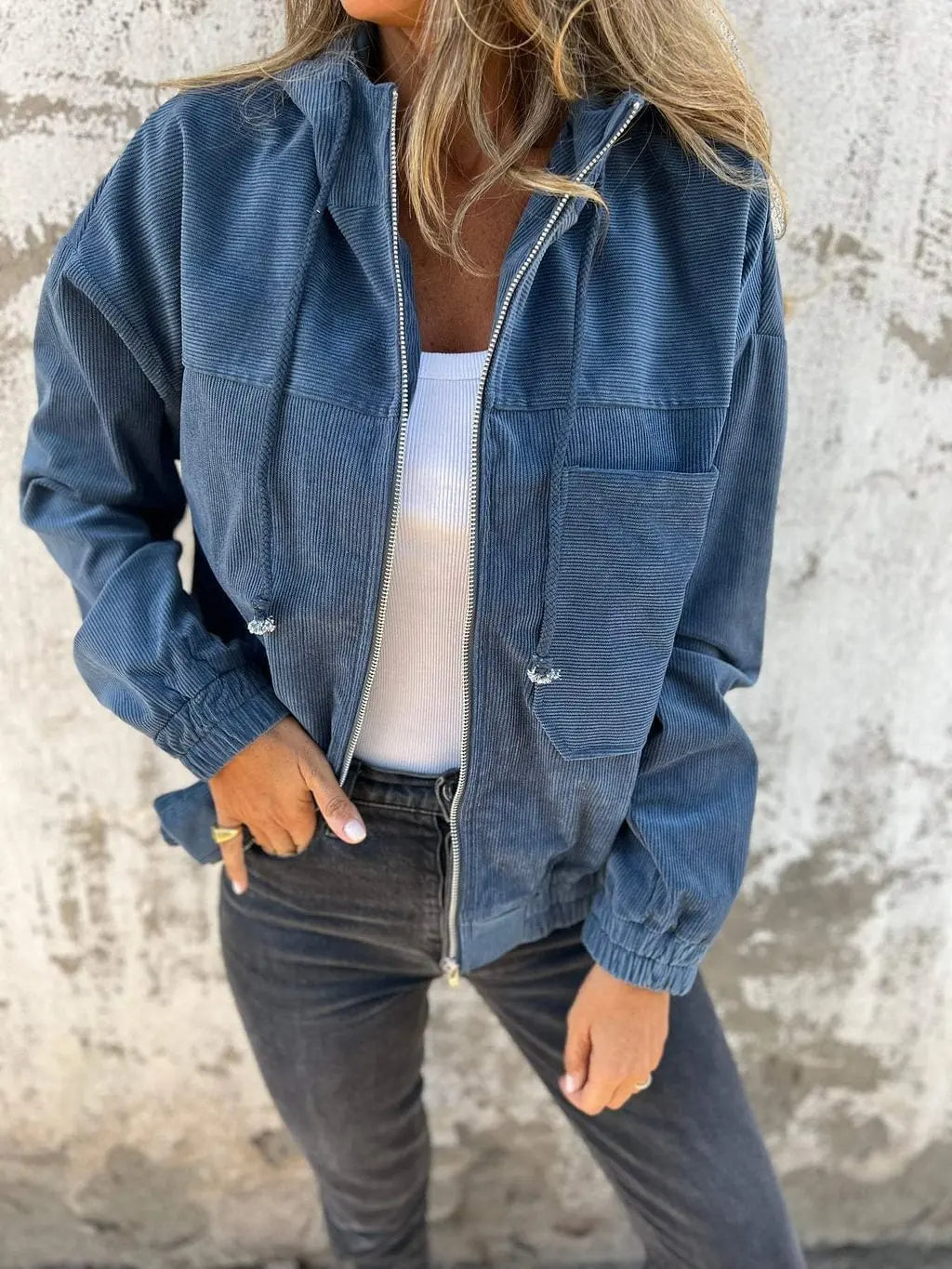 Chaqueta informal de pana con capucha