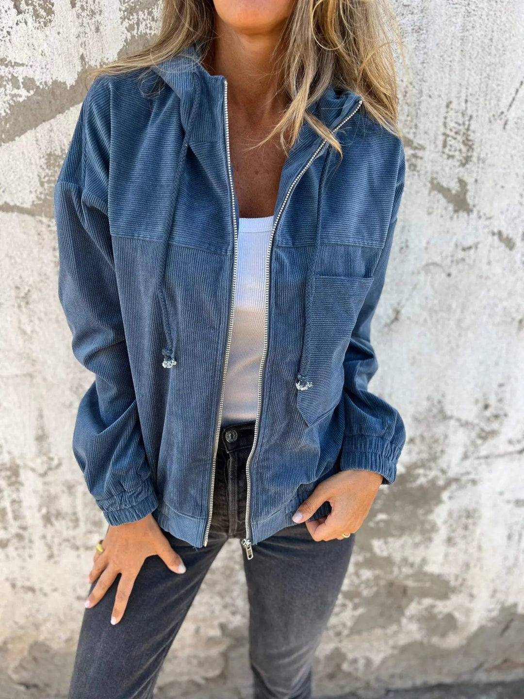 Chaqueta informal de pana con capucha