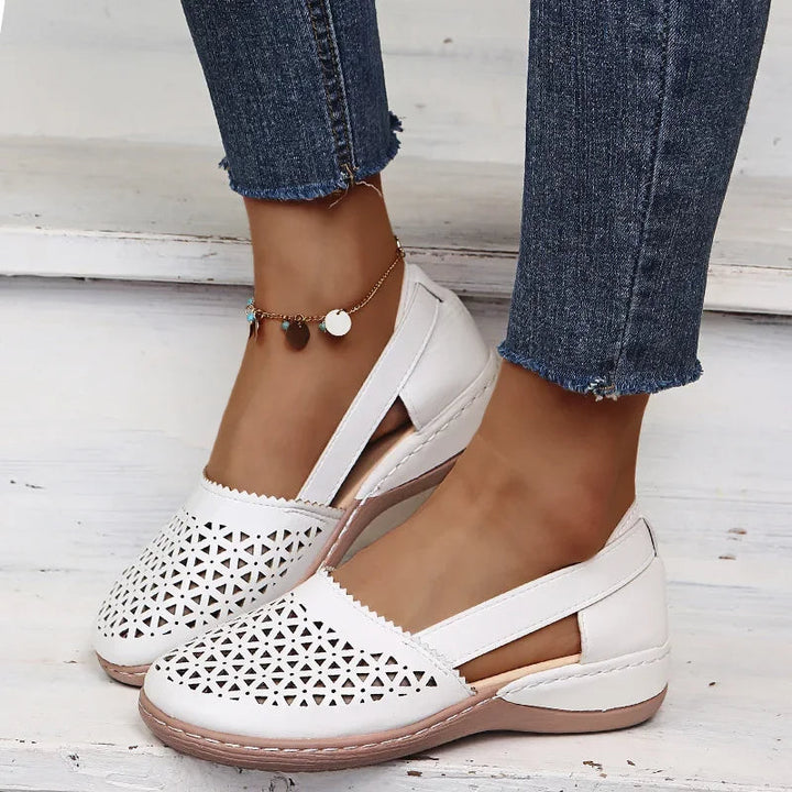 Sandalias de cuña sin cordones.