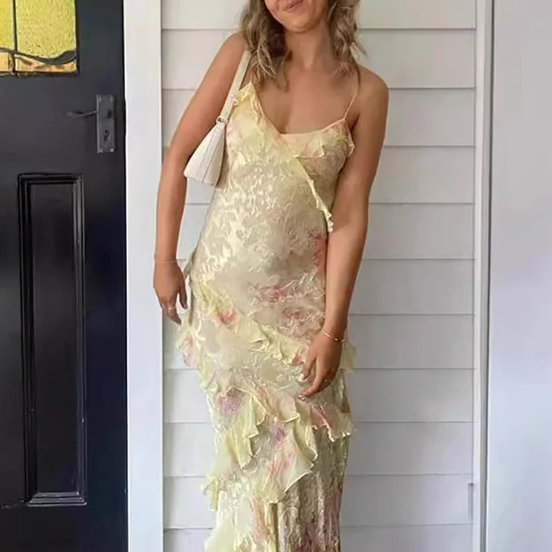 Vestido largo bohemio con volantes y escote en V, vista de cerca