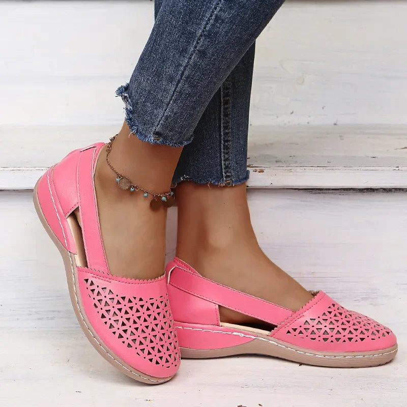 Sandalias de cuña sin cordones.
