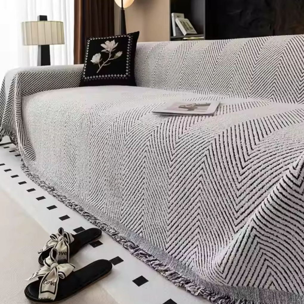 Funda Suave de Tono Neutro con Bordes de Flecos