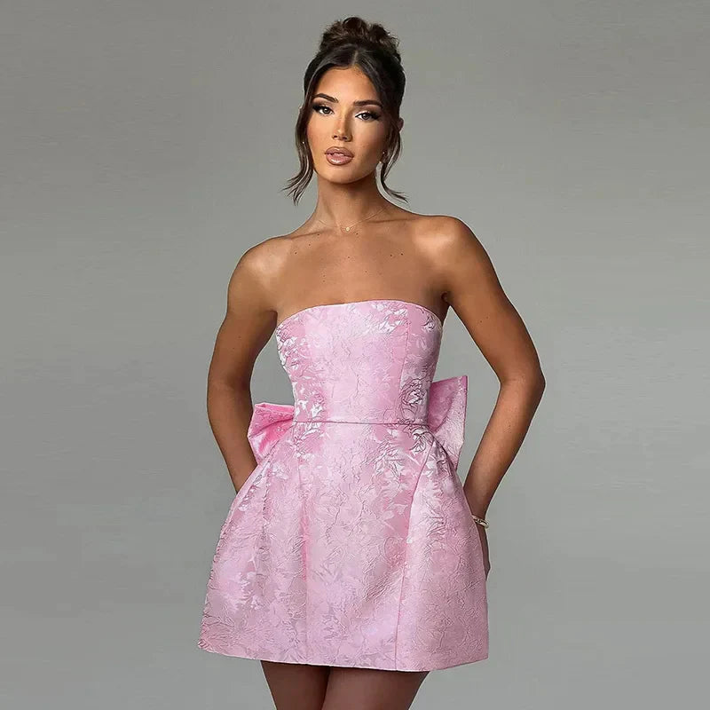 LuxeCharm – Elegante vestido de noche con cuello halter