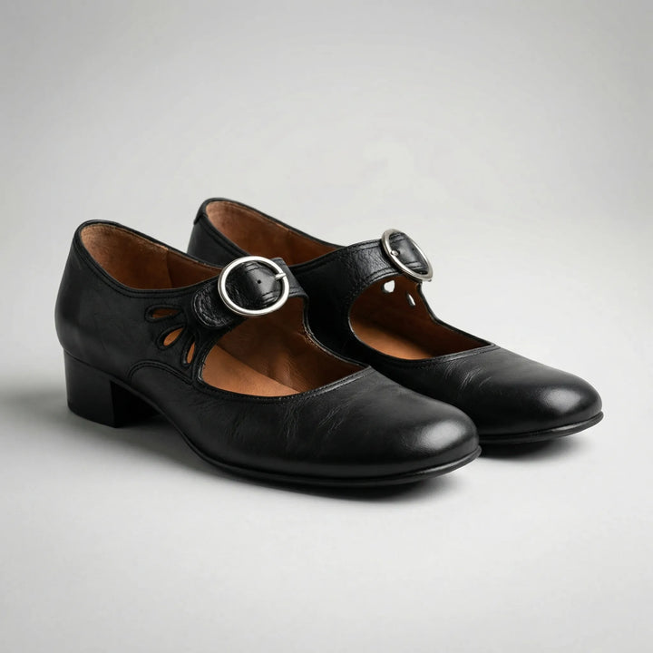 Zapatos de mujer Buckova con tacón bajo y correa con hebilla.