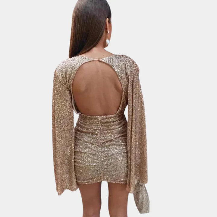Vestido glamuroso con detalles brillantes