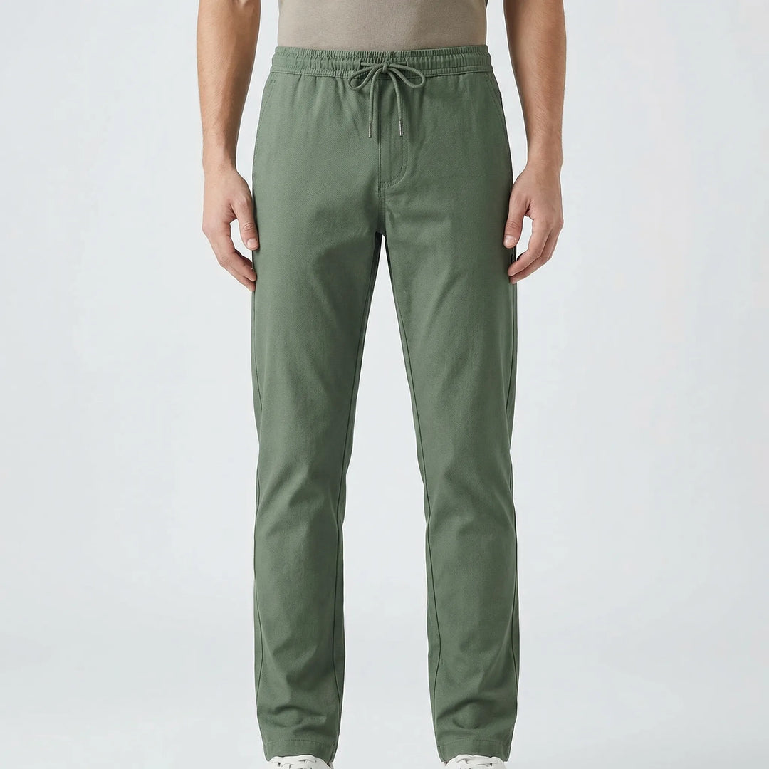Pantalones chinos casuales de corte recto y ajustado para uso diario.
