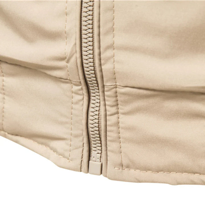 Chaqueta bomber UrbanFlex: estilo elegante y comodidad para el día a día