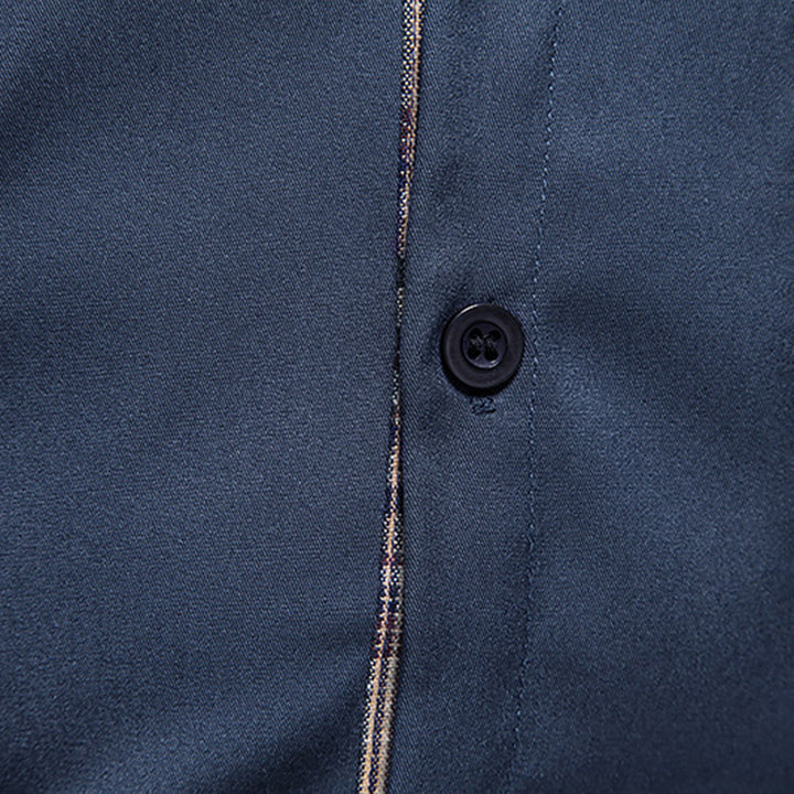 Camisa con detalles de cuadros refinados