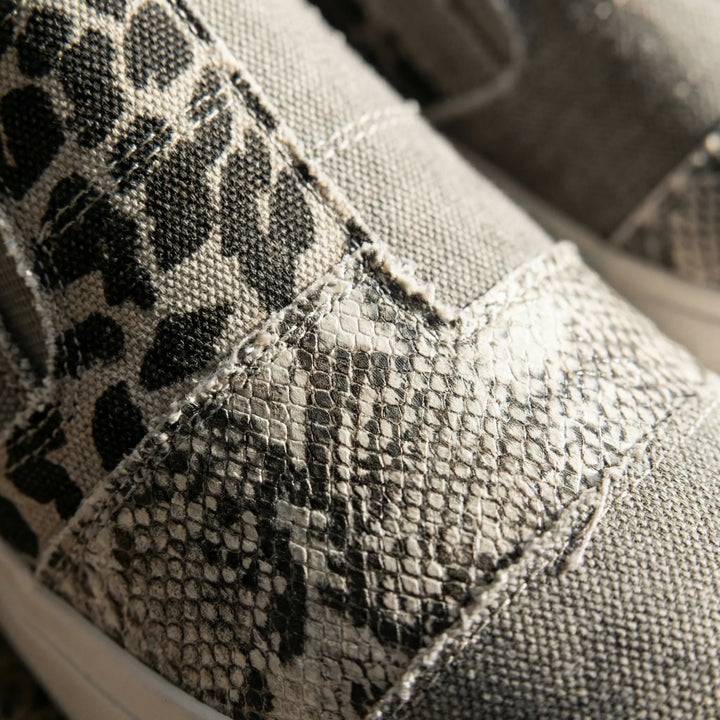 Denvra - Mocasín sin cordones de mezclilla con patchwork
