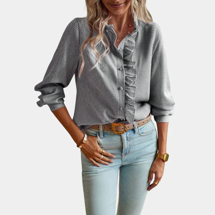 Blusa de mujer a rayas con volantes y elegante cierre de botones