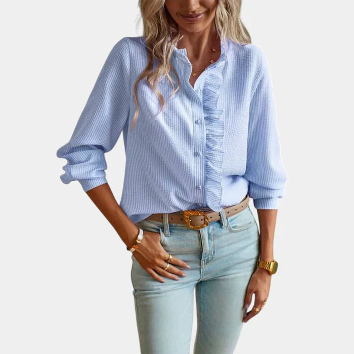 Blusa de mujer a rayas con volantes y elegante cierre de botones