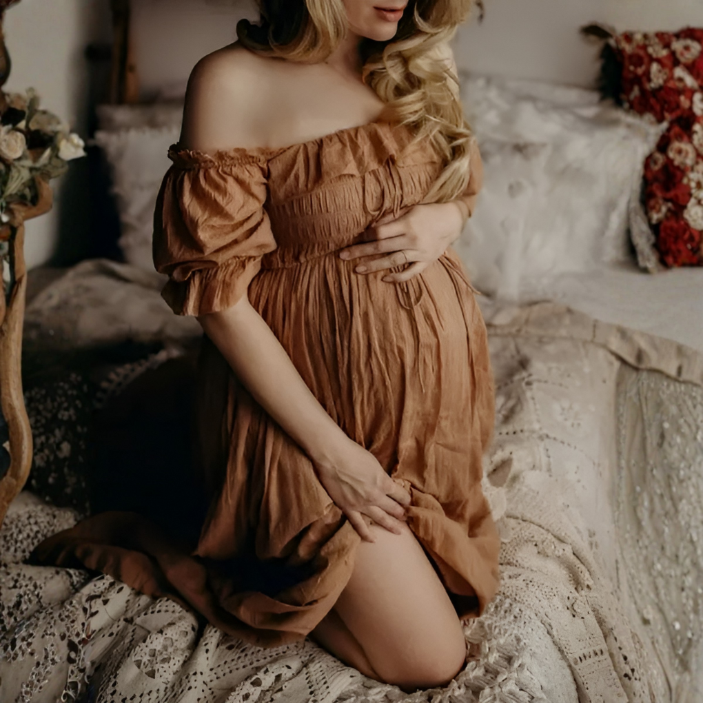 Vestido largo premamá con hombros al aire
