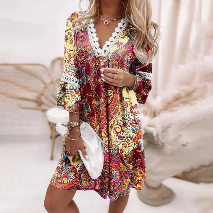Vestido bohemio con cuello en V y detalles de encaje
