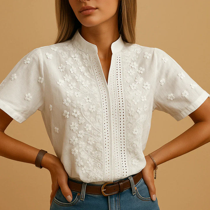 Blusa Blanca Bordada con Cuello Alto para Mujeres