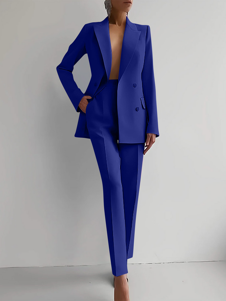Elegante conjunto de dos piezas con blazer para mujer: la sastrería refinada se une a la sofisticación moderna