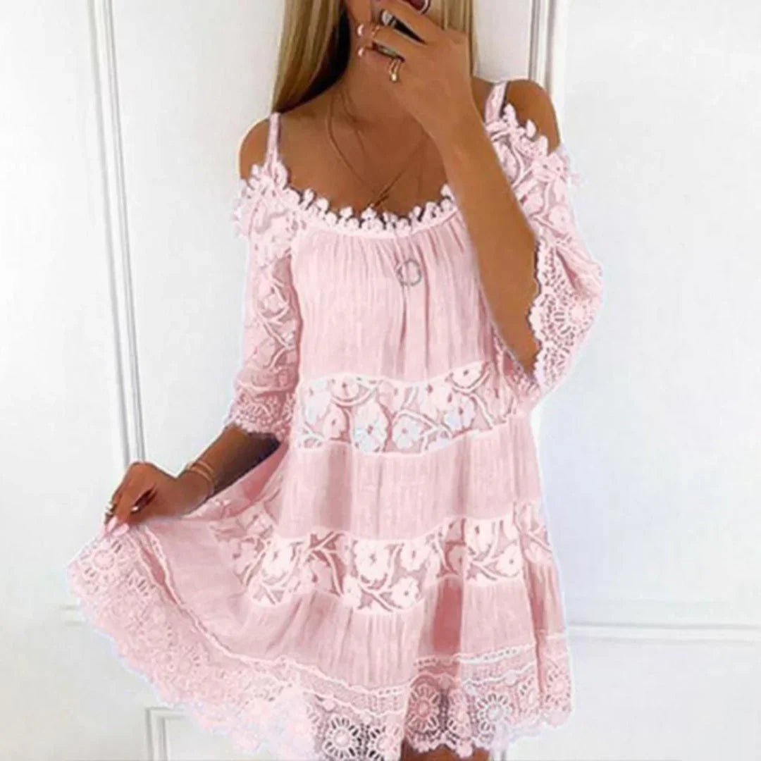Minivestido de verano con encaje de ganchillo y bordados