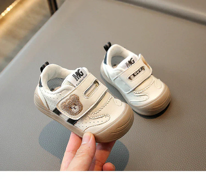 Gleb: zapatos cómodos para bebés