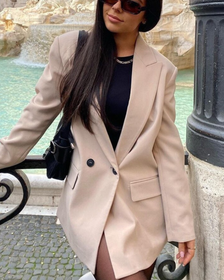 Elegante chaqueta de doble botonadura para mujer