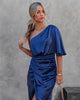 Vestido midi de satén con diseño de un solo hombro y elegantes volantes