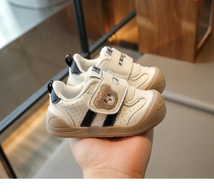 Gleb: zapatos cómodos para bebés