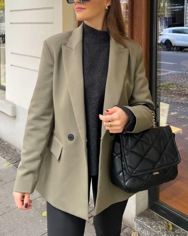 Elegante chaqueta de doble botonadura para mujer
