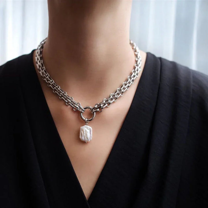 Collar de perlas barrocas de agua dulce con cadena de oro y plata