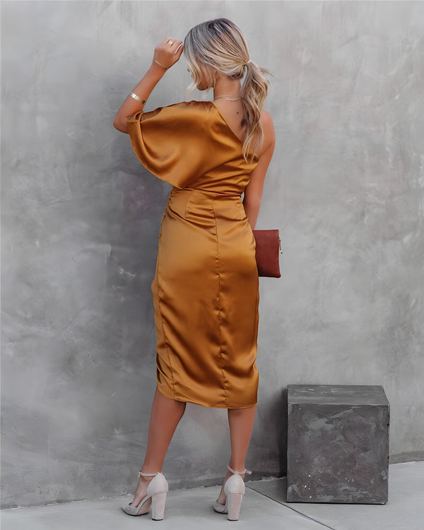 Vestido midi de satén con diseño de un solo hombro y elegantes volantes