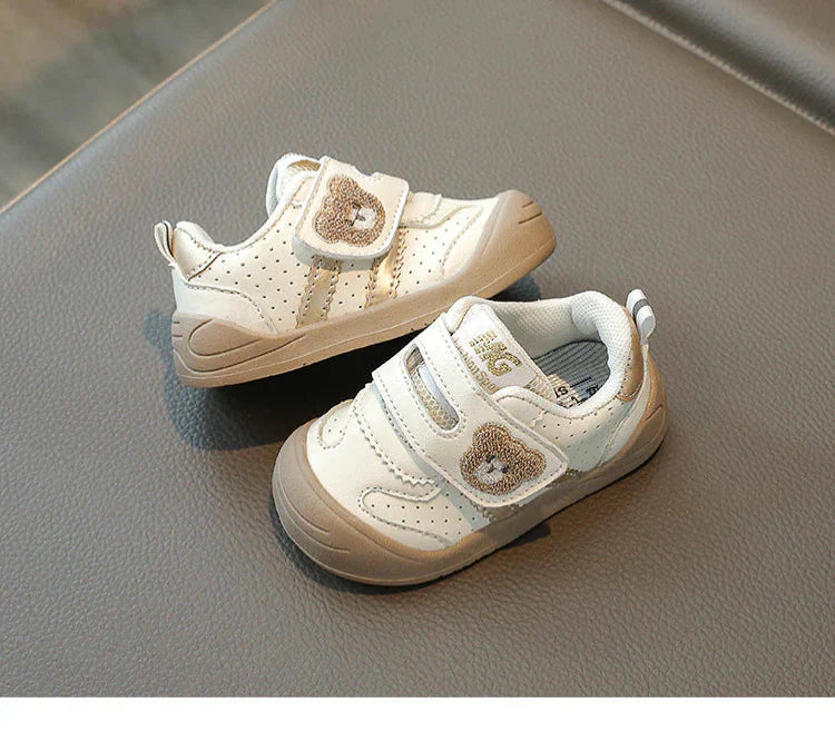 Gleb: zapatos cómodos para bebés