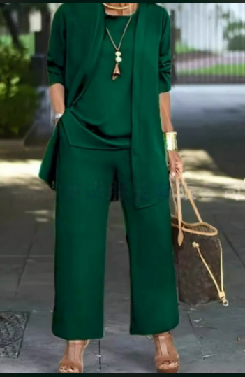 Traje de tres piezas elegante y refinado