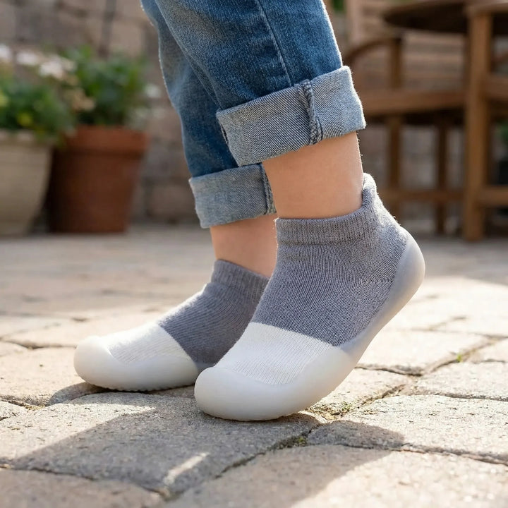 Tredlix - Zapato flexible para niños pequeños que simula ir descalzos.