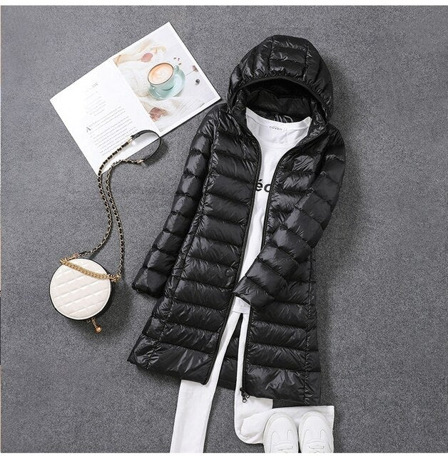 Chaqueta larga de plumón con capucha desmontable para mujer: mantente abrigada y a la moda durante toda la temporada