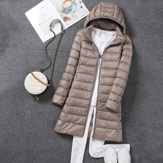 Chaqueta larga de plumón con capucha desmontable para mujer: mantente abrigada y a la moda durante toda la temporada