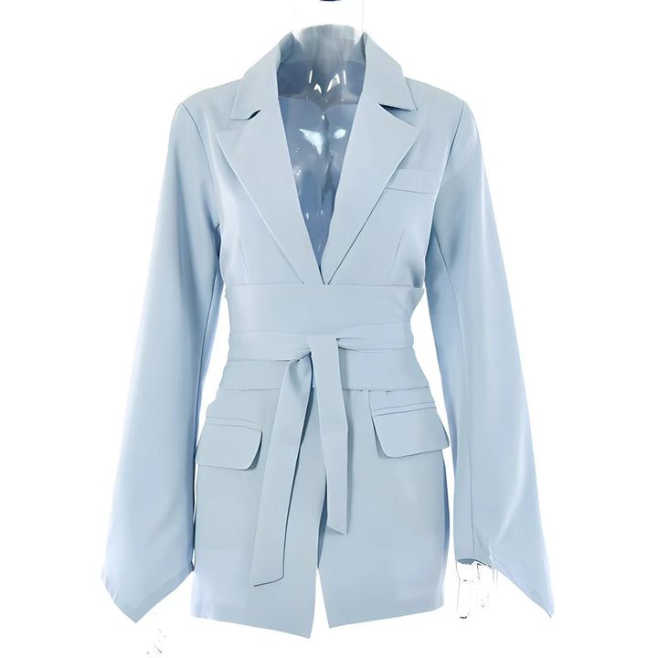 Blazer de mujer con cinturón: corte elegante y estilo versátil